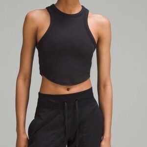 Lululemon size 6 Hold Tight Cropped Tank Black